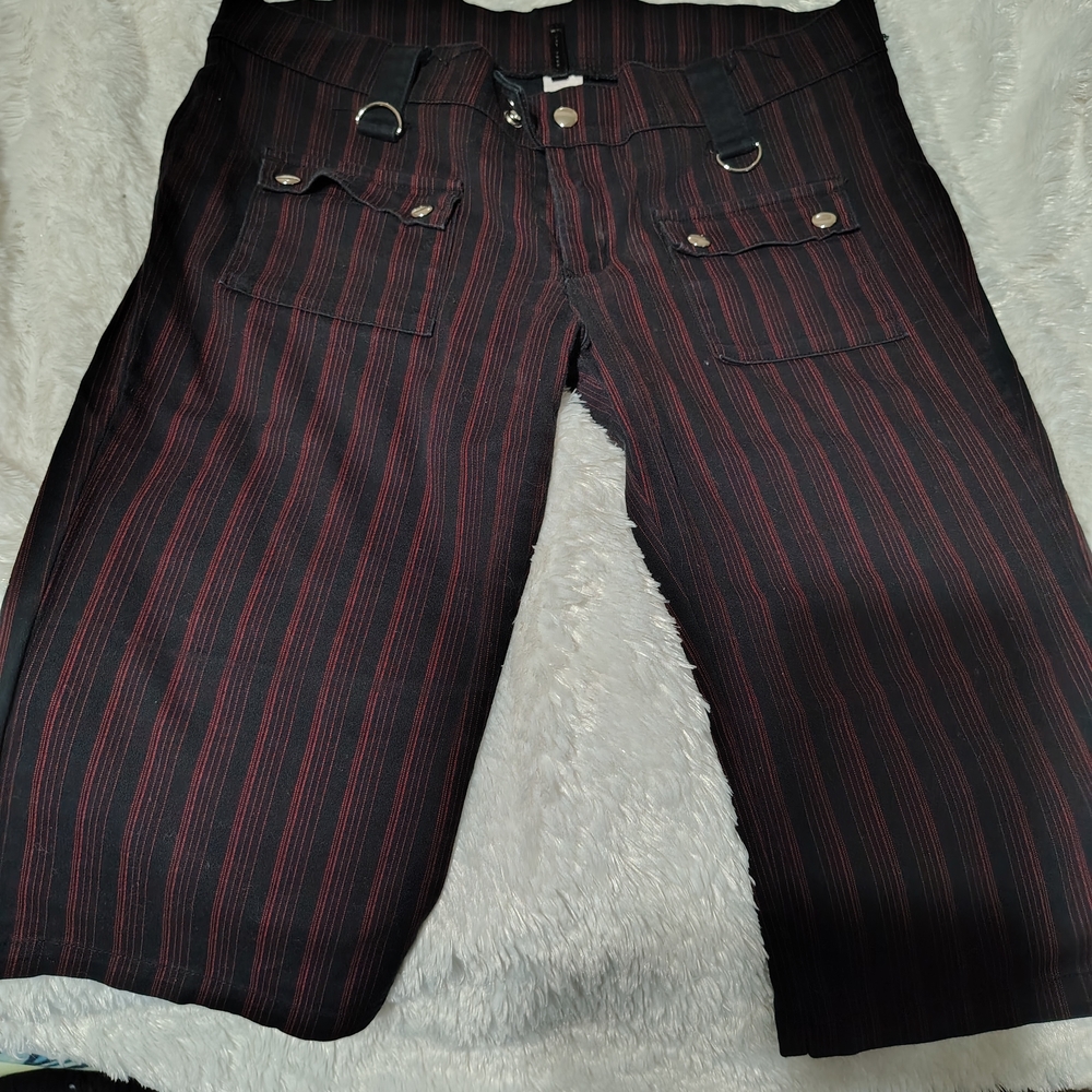 Vintage Y2K Super Low Fat Striped Black and Red Capri Bermuda Pants/SZ 11/Info